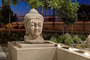 Holiday Inn Express & Suites Anaheim Resort Area by IHG