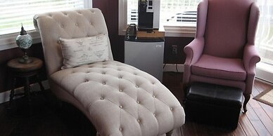 The Collins Inn and Seaside Cottages - Adults Only