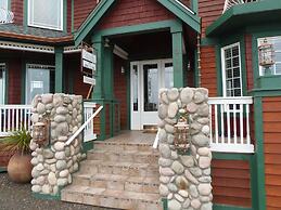 The Collins Inn and Seaside Cottages - Adults Only