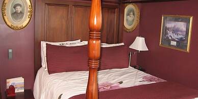 The Collins Inn and Seaside Cottages - Adults Only