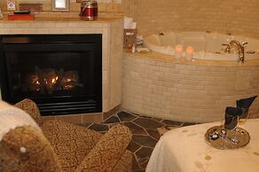 The Collins Inn and Seaside Cottages - Adults Only