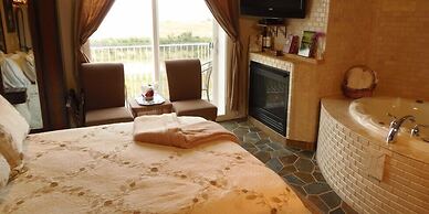 The Collins Inn and Seaside Cottages - Adults Only