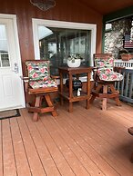 The Collins Inn and Seaside Cottages - Adults Only