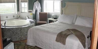 The Collins Inn and Seaside Cottages - Adults Only