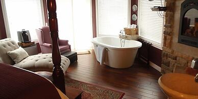 The Collins Inn and Seaside Cottages - Adults Only