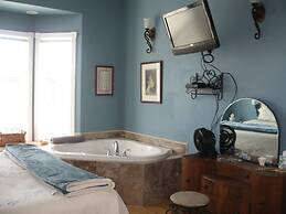 The Collins Inn and Seaside Cottages - Adults Only