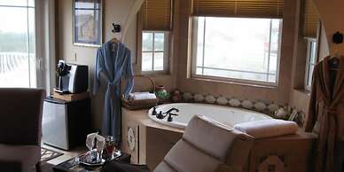 The Collins Inn and Seaside Cottages - Adults Only