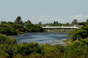 The Collins Inn and Seaside Cottages - Adults Only