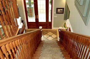 The Collins Inn and Seaside Cottages - Adults Only