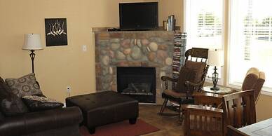 The Collins Inn and Seaside Cottages - Adults Only