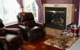 The Collins Inn and Seaside Cottages - Adults Only