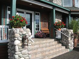 The Collins Inn and Seaside Cottages - Adults Only