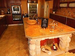 The Collins Inn and Seaside Cottages - Adults Only