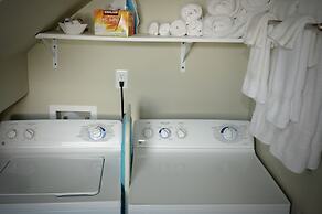 The Collins Inn and Seaside Cottages - Adults Only