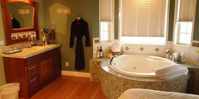 The Collins Inn and Seaside Cottages - Adults Only