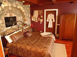 The Collins Inn and Seaside Cottages - Adults Only