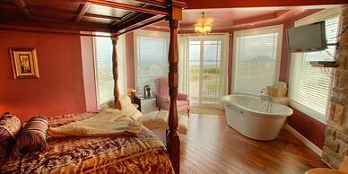 The Collins Inn and Seaside Cottages - Adults Only