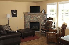 The Collins Inn and Seaside Cottages - Adults Only