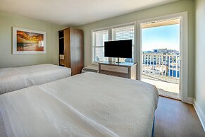 Commander Hotel & Suites