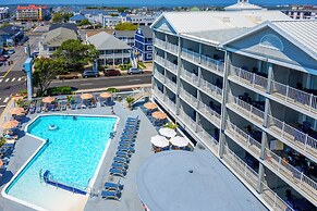 Commander Hotel & Suites