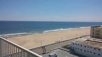 Commander Hotel & Suites