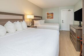 Commander Hotel & Suites