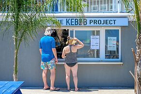 Commander Hotel & Suites