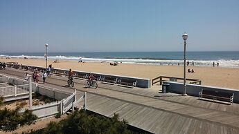 Commander Hotel & Suites