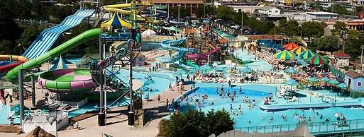 Commander Hotel & Suites