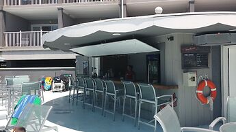 Commander Hotel & Suites