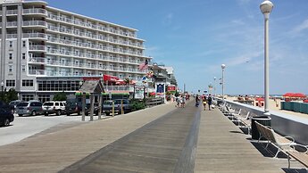 Commander Hotel & Suites