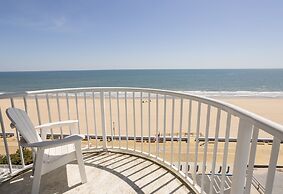 Commander Hotel & Suites