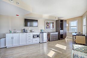 Commander Hotel & Suites