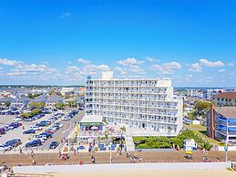 Commander Hotel & Suites