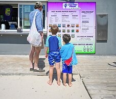 Commander Hotel & Suites