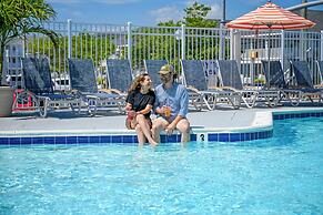 Commander Hotel & Suites