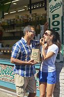 Commander Hotel & Suites