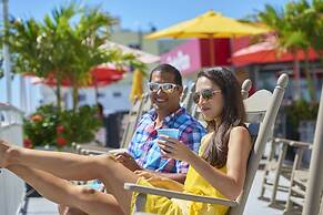 Commander Hotel & Suites