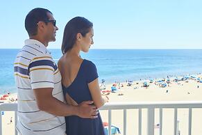 Commander Hotel & Suites