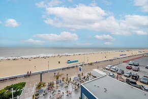 Commander Hotel & Suites