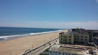 Commander Hotel & Suites