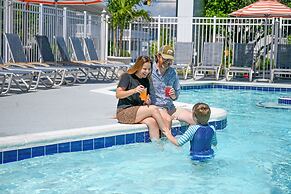 Commander Hotel & Suites