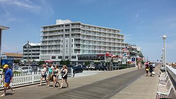 Commander Hotel & Suites