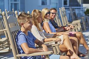 Commander Hotel & Suites