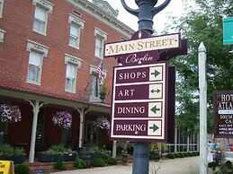 Commander Hotel & Suites