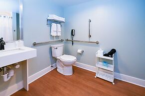 Commander Hotel & Suites