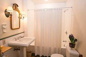 The Old Inn On The Green