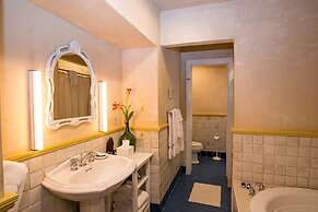 The Old Inn On The Green