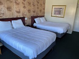 Paramount Motel