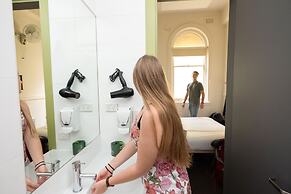 YHA Melbourne Central